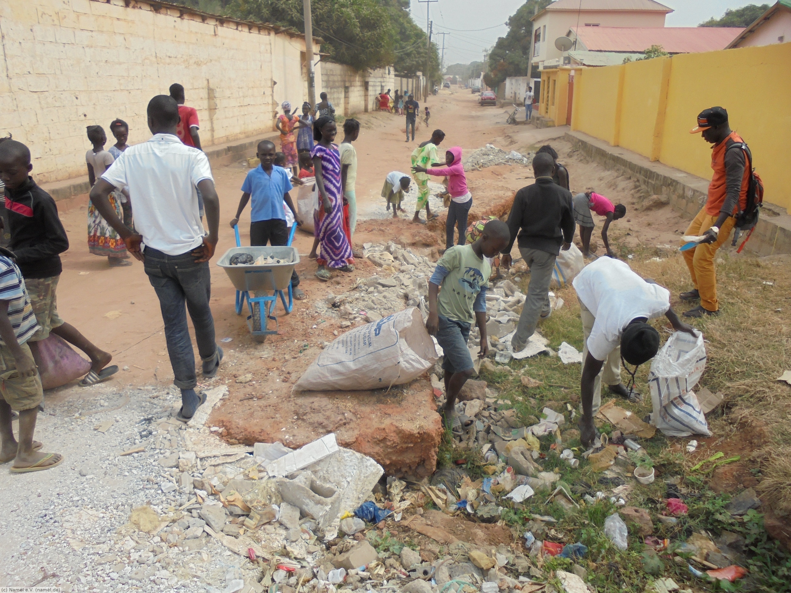 „No plastic please“ – Unser erstes Projekt (Gambia)